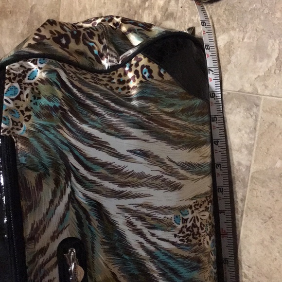 Kathy Van Zeeland  Over Night Bag with wheels - Picture 7 of 8